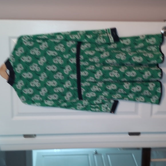 Draper James Black and Green Floral Dress. Excellent Condition. - Picture 3 of 5